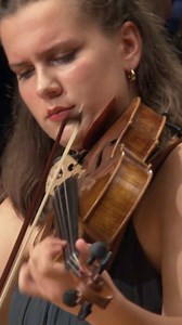 Hier kommt für euch ein kleiner Ausschnitt aus Mozarts Sinfonia concertante KV 364, gespielt vom Orchester des Musikgymnasiums Schloss Belvedere Weimar und den Solistinnen Anna Talea Reichardt und Amelie Angles. Das gesamte Konzert findet ihr jetzt auf unserem YouTube-Channel: @hfmfranzlistzweimar __________________ Here is a short excerpt from Mozart's Sinfonia concertante KV 364, performed by the orchestra of the Musikgymnasium Schloss Belvedere Weimar and soloists Anna Talea Reichardt and Ame