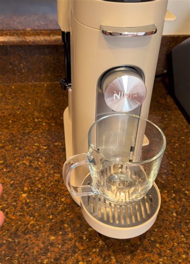 Cafetera Ninja Con múltiples modos de preparación y acabado profesional para disfrutar café como en cafetería. #coffeelovers #ninjacoffeemaker #cafeteraninja #tiktokshopcreatorpicks #tiktokshopjumpstarsale