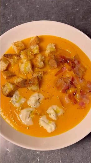 Creamy pumpkin and potato soup 😍 #pumpkinsoup #easyrecipe #recipe