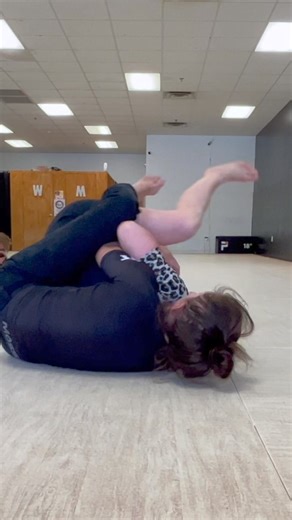 Back Control Escape escape back control by protecting your neck and turning into them #brazilianjiujitsu #realizebjjlife #jiujitsuclips #queenofthenorth #crystalnadeaubjj #crystalnadeaumma | Realize BJJ Life