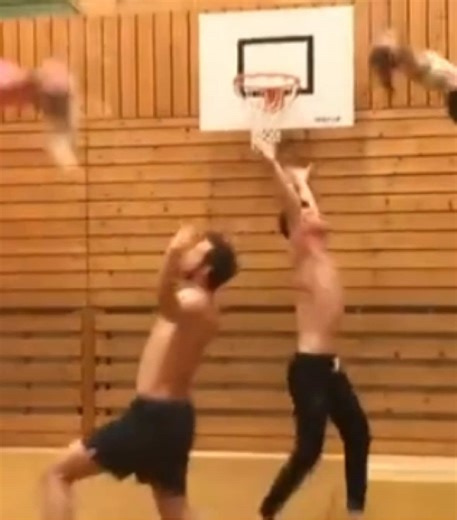 Exploring Acrobatic Dance Techniques with Zurcaroh