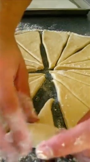 YEAST CRESCENT ROLLS 😋 Light & Fluffy 😍 #food #baking #bread #recipe #homemade