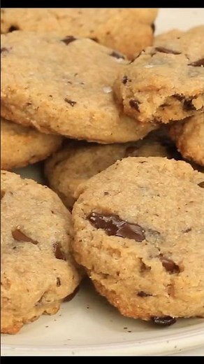 Keto Chocolate Chip Cookies