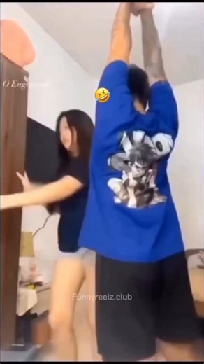 @lets.laugh_0 on Instagram: "Follow me pliss💔 1997년 개봉한 영화 Titanic은 잭과 로즈의 운명적인 사 랑 을 통해 비극 속에서도 오래 남는 감정의 깊이를 보여주는 작 품입니다. 화려한 연출보다 인물의 감정에 더 집중한 제임스 카메론 감독의 스타일은 지금 다시 봐도 묘하게 가 슴을 울리 죠. 배가 침몰하는 장면이 아닌, 두 사람이 서로 를 바라보던 순간들이 더 강하게 기억에 남는 영화이기도 합니다. 이 감정을 완성해주는 곡이 바로 셀린 디온의 “ My Heart will Go On”입니다. 처음 들으면 잔잔한데, 어느 순간 자연 스럽게 가슴이 벅차오르는 느낌을 줍니다. 특히 후반부의 고 조되는 보컬은 영화 속 잭과 로즈의 마지막 정면과 겹쳐지면 서 괜히 마음이 서늘해지기도 하고요. 많은 분들이 이 노래가 나오면 왜 그 장면이 자동으로 떠오르는지 모르겠다”고 말하 는데, 그만큼 영화와 음악이 자연 스럽게 얽혀 있는 곡입니 다.1998년 아카