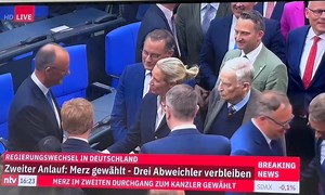 #Cataltepe von den Grünen ähhh von der CDU mangelt es am Anstand. Formell wird natürlich korrekt gratuliert. Anstand hat die AfD. #Ayla Cataltepe von der CDU beispielsweise hat keinen Anstand. Besser gesagt mangelt es ihr an entsprechender Kinderstube. Wer ein guten Morgen/guten Tag bewusst ignoriert hat keine Kinderstube/Anstand. @noCataltepe NWZ - Südwest Presse, Geislinger Zeitung - Südwest Presse | Sandro Scheer MdL