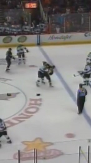 HOCKEYFIGHTS.com/fights/64848 #sjs • joe THORNTON 🆚 ryan GETZLAF • #ana • #nhl 2009 apr 27 • #HFrandomizer #sjsharks #flytogether | hockeyfights.com