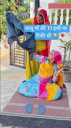 सासू माँ ने किया झगड़ा 😭 / How to reuse an old sweater? #shorts #diy / Pari Choudhary #winter