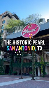 ✨⁠🤠 SAN ANTONIO HOT SPOT YOU CAN’T SKIP // SAVE SHARE WITH YOUR TRAVEL BUDDY 🛍️✨ #TexasLoveList // ⁠Sure, everyone knows the River Walk… but right along the river you’ll find another San Antonio hotspot: @historicpearl. What used to be a brewery is now the place to hang - with chef-driven eats, local boutiques, a weekend farmers market, and an always-full events calendar! ✨ Grab a cocktail on the patio, shop around, or just kick back on their massive outdoor lawn and people-watch.😍 💡 Fun Fac