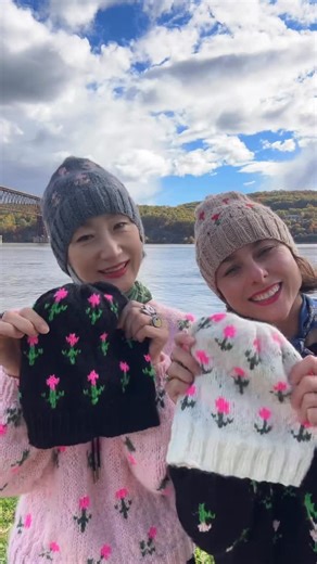 LOOPY MANGO® 루피망고 on Instagram: "Matchy matchy! Florist beanie & Florist sweater - have you tried knitting colorwork before? If not - start with the beanie and see how easy it is! #loopymango #floristsweater #colorworkknitting #dreamyarn #learntoknit #strandedcolorwork #knitstagram"