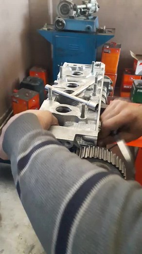 valve setting (subap ayarı) #cylinderhead #üstkapak #beniöneçıkart #keşfet #fypシ #hız #araba #tunnig #engineer #modifiye #car #ASMR #truck #tır