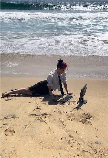 IG: winterlicce | Quería dar vibes de Office Siren obvio pero más pinky. Las fotos estarán disponibles en mi Instagram y en el de @Manu por si quieren verlas cuando sean publicadas. 📷🖤 #fyp #fypシ゚ #fypシ゚viral #model #photography