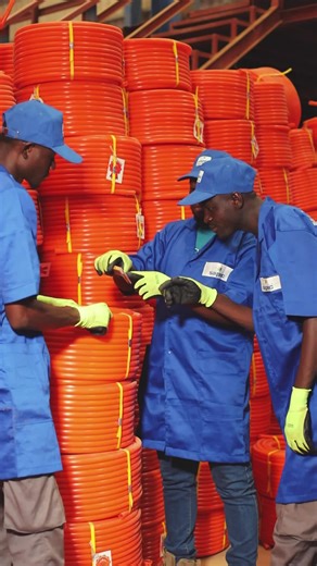 🔧 Avec Sapec Burkina, optez pour la performance et la durabilité ! Nos gaines électriques flexibles et nos tuyaux en polyéthylène haute densité (PEHD) assurent une protection optimale de vos câblages et une distribution sécurisée de l’eau potable. Que ce soit pour vos projets résidentiels, agricoles ou industriels, Sapec Burkina vous accompagne avec des produits robustes, testés et approuvés depuis 2016. Faites le choix de la fiabilité et de l’expertise locale pour tous vos besoins en conduits 