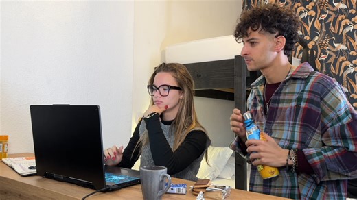 FFSB Belgique on Instagram: "🎬 Mise en situation – ChatGPT Une situation du quotidien autour de l’utilisation de ChatGPT. Un outil pratique pour obtenir des réponses rapidement, accessible à toutes et tous. 👀 Regardez la vidéo et n’hésitez pas à partager ! 📅 À découvrir dès demain 19h : une nouvelle mise en situation 🙏 Merci aux joueurs de la @loterienationaleloterij ! Grâce à eux, la Loterie Nationale soutient cette année encore notre campagne Ça Claque, dont fait partie l’inclusion numériq