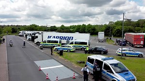 71K views · 447 reactions | 1696 SWR - Landesschau Baden-Württemberg. Die Motorrad-Cops Lkw-Kontrolle | Mobiltätskanal-Kanal MoKa | Facebook