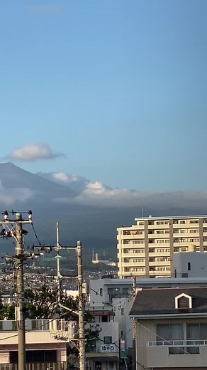 雪は溶けてしまいました🗻 この時期はうっすら積もるとすぐに溶けてしまいます。#mtfujijapan🇯🇵 #mtfuji #fyp #富士山 #絶景 #景色 #japan