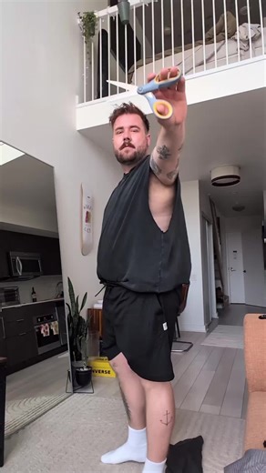 How to Cut Tank Tops for a Stylish Look