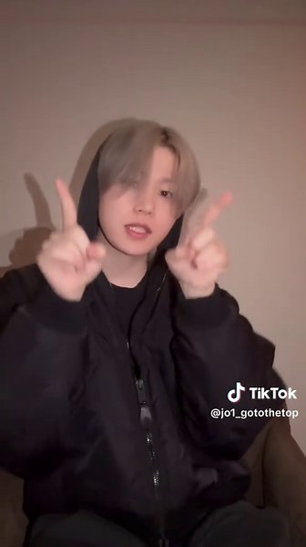 I'm 최근 すっぴんだと角度によっては眉毛がないです。🥺 みなさん早いはーとしょっと。作ってみたので、使ってみてください〜ps.最後ハートの弓にしようと思ったら塩つまみになりました。💘 #Heart_Shot #JO1 #木全翔也 #SYOYA