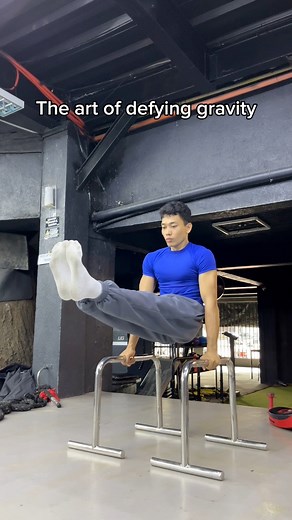 4.5K views · 291 reactions | Looks easy?樂 #gravity #calisthenics #fypシ゚ #workout #lifestyle | Den Camerino Lara | Facebook