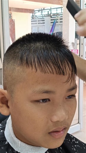 ตัดผมด้วยกรรไกร✂️ตัดด้านหน้าแบบง่ายๆ✂️แนวทางช่างไทยบ้านๆ #ช่างนัดไทยบ้านๆ #ตัดกรรไกร #barber #mma #hiring | Natthawut Barber