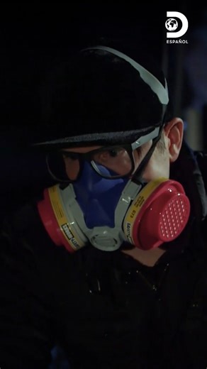 Esta vez, los investigadores van al primer piso del edificio, donde también se presencias sucesos paranormales, e intentan comunicarse y descifrar lo que los espíritus creen que están trasmitiendo #HistoriasDeFantasmas | Discovery en Español