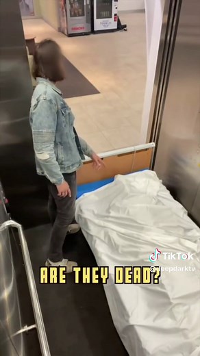 Follow us for more 😍 #humor #pegadinhasengraçadas #prank #pranks #horrortok #horrorstory #foryou #viral #humor #horrorprank #viralvideo #terror #pegadinhadeterror #funnyprank #funny #funnyvideosforyou