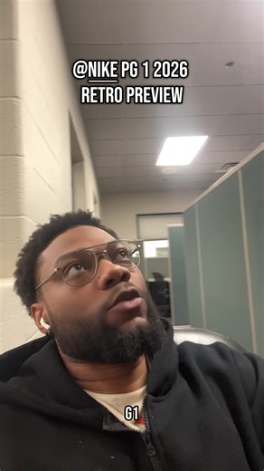 Nike just added two more elite colorways to the PG 1 Retro dropping in 2026: the Black/Gum Bottom and the White Ice version. But the colorways aren’t even the main story it’s what the white ice pair reveals. With that translucent outsole, you can actually see how big the Zoom unit is going to be in the PG 1. And bro… this is NOT that tiny “stick-of-gum Zoom” Nike has been giving us recently. On most new models, the Zoom unit literally looks like a piece of Trident gum. But this? This is a full-s