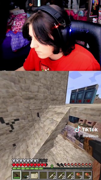 I RAIDED A CLAN THATS ONLINE #rustcraft #rust #rustgame #minecraft #base #minecraftmemes #raid #funny #meme #gaming #creebus