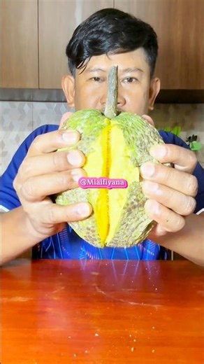 GOING AROUND THE MARKET FOR A MATURE BREADfruit #viralvideo #shorts