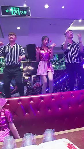 Karaoke Dance Party: Fun Group Dance Routine