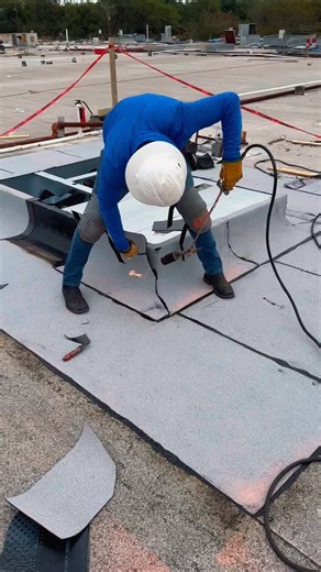 EoS FITNESS – Windsor TXS3W | San Antonio, TX �📍 8600 Fourwinds Dr., San Antonio, TX 78239 Project: RTU Curbs Flashing – Modified Bitumen Roof System. Proudly completed another quality commercial roofing project in collaboration with our trusted partners. ACT Construction 🌐 Visit our website to learn more about our services: ➡ eliteroofinc.com 📞 Call us for a Roof Assessment: (469) 607-7954 • Superior Commercial Roofing Solutions • #eliteroofsystems #commercialroofing #roofingdfw #roofingtexa