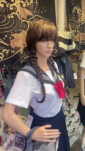 Uniforme d’écolière japonaise chez Modern and Past