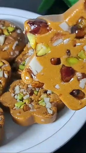 #shorts Sohan Halwa Recipe #SohanHalwa #karaksohanhalwa #sweets #halwa #cooking #food | Dua ka Kitchen