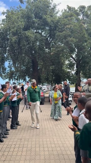 Smiles, cheers, and young champions in the making! Learners at Heidedal Primary School gave a warm welcome to the Minister of Sport, Arts and Culture, Mr Gayton McKenzie, as he officially handed over a new multipurpose sports facility—opening doors to opportunity, talent, and teamwork for our children. A proud moment for George and a big win for community sport! #FutureChampions #SportForAll #HeidedalPrimary #MinisterGaytonMcKenzie #BuildingCommunities #WesternCape | Department of Sport, Arts an