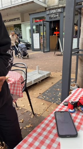 🎧 TASCO — la relève du rap conscient 🇫🇷 À seulement 14 ans, il envoie des textes forts, vrais, sans filtre. Depuis 3 ans, il écrit, compose, et balance ses punchlines avec un flow plein de vérité 💥 Tasco, c’est la voix d’une génération qui en a marre des injustices, de l’hypocrisie et du blabla politique 🎙️ Du talent brut, du vécu, du cœur 💯 ➡️ Soutenez la jeunesse qui ose dire tout haut ce que beaucoup pensent tout bas 💪🔥 Tasko381_dw #Tasco #RapFr #JeuneTalent #RapConscient #NouvelleGén