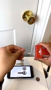 35K views · 53 reactions | Aquí te enseñamos cómo hacer una llave de plástico en caso de emergencia.   Claro, debes guiarte con la llave original para que la puerta pueda abrir.  | ForoCuatrotv | Facebook