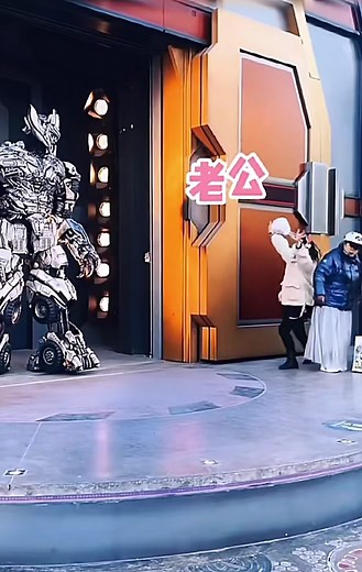 Life-Sized Transformer Robot Model Showcase