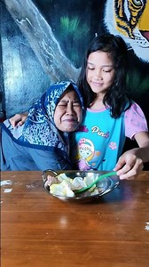 She comforts crying baby mama 🤣👶🏻❤️👧🏻