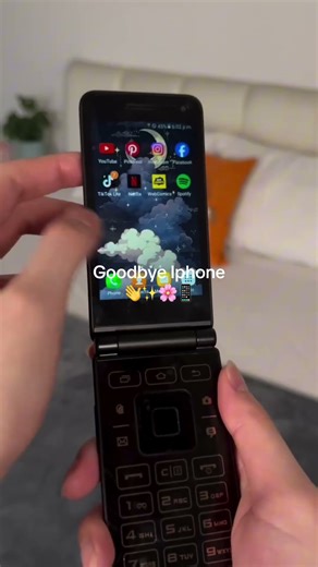 The new Flip Phones is the future now🥰🎀📱#y2k #iphon