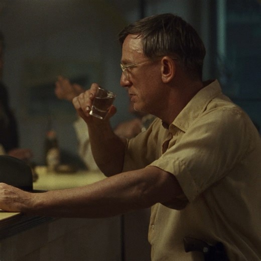 Se você ama histórias profundas, vai amar assistir Queer! Não perca e corra para assistir HOJE, exclusivamente nos cinemas. #QueerOFilme #Queer #ParisFilmes #LucaGuadagnino #DanielCraig #DrewStarkey | Paris Filmes