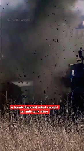 A bomb disposal robot caught an anti-tank mine #military