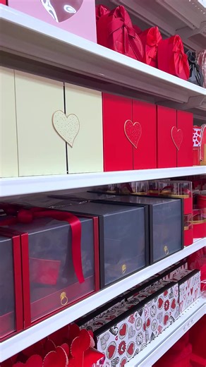 💌 San Valentín ya está en el aire… 🥰❤️ y en Dumé Papelería encontrarás todo lo lindo para tus eventos, actividades, emprendimientos o detalles especiales. ✨ Cajas, globos, guirnaldas, decoraciones y desechables que enamoran. Ven, inspírate y crea con amor. 💖 Todo disponible en Dumé Papelería. *Disponibilidad de artículos pueden variar por ubicación. #SanValentínDumé #DuméPapelería #EventosBonitos #DetallesConAmor
