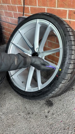 Wheel coating💧 #fyp #mobilevaleting #cardetailing #ceramiccoating #machinepolishing