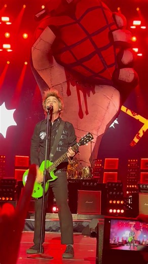 Green Day's Holiday Performance at Wiener Stadthalle