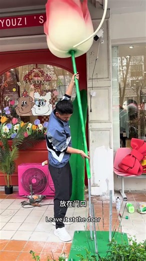 Unbelievable: Life-size Foam Tulip Art in a Hefei Tea House