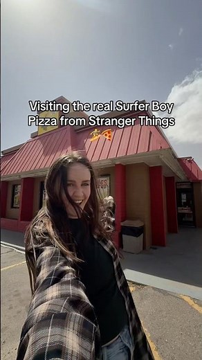 SURFER BOY PIZZA FROM STRANGER THINGS S4 🍕 #strangerthings
