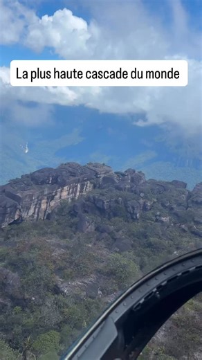 La cascade Salto Ángel au Parc national de Canaima. À près de 979 m de hauteur, dont 807 m de chute libre, c’est ela grande cascade du monde . Credit @alaninvenezuela | L' Océanie pour les zéros