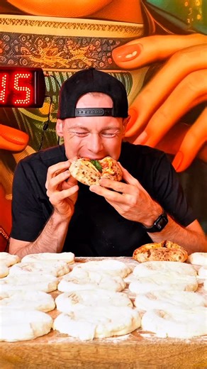 Sebastian Michels on Instagram: "Kostenlos Essen wenn ich die ganze Pizza Speisekarte schaffe!? 😱🔥🍕 Nach den letzten erfolgreichen Stempeln geht es jetzt in eine ganz besondere Lifetime Pass Challenge – und diesmal nicht an einem Tag, sondern verteilt auf mehrere Challenges. 😅 Ich bin bei @n9ve.italianfood in Köln, bekannt für gehobene italienische Küche.🍕 Doch der Lifetime Pass ist hier an eine Bedingung geknüpft: 👉 Drei Challenges – mindestens zw