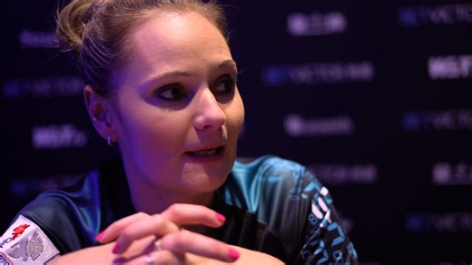 Beating Stuart Bingham on tv. Go, Reanne Evans! | WST