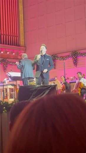 Seth MacFarlane coming out to the stage in Boston on New Years Eve 2025
