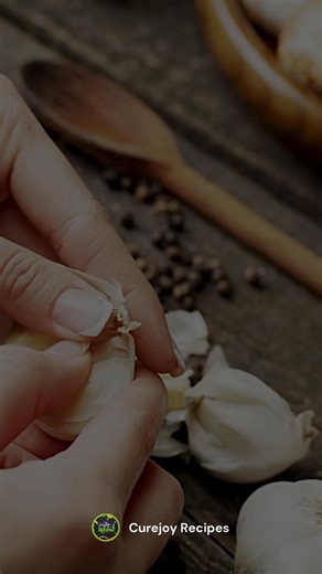 2.4K views | Garlic comes in all shapes and flavors! Whether you prefer the robust German Porcelain, the sweet and earthy Chesnok Red, or the creamy Vietnamese Garlic, each variety brings its own magic to your dishes. Which garlic do you love to cook with? 龍️ #GarlicVarieties #FlavorfulCooking #HealthyCooking | Curejoy Recipes | Facebook